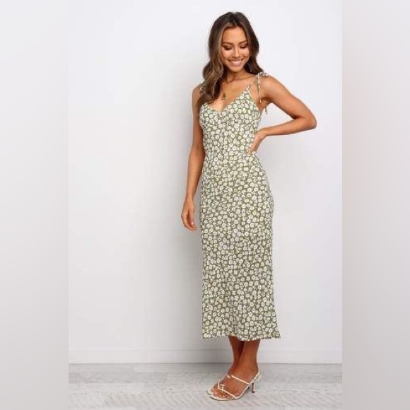 💚PETAL & PUP Blaire Dress - Olive Green Floral - Picture 6 of 16